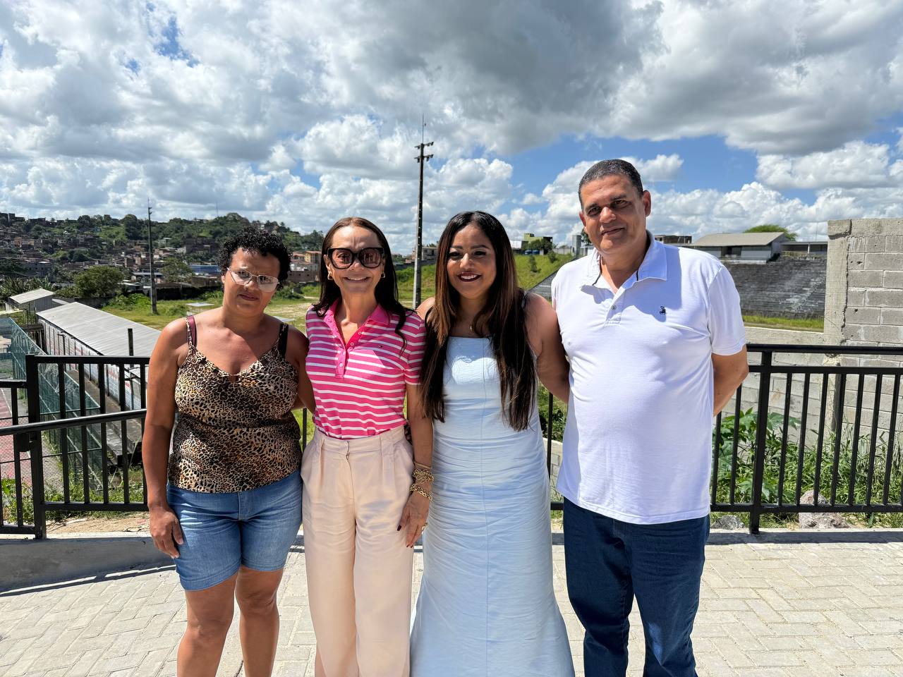 Deputada Ivoneide Caetano celebra os 67 anos de Candeias com entregas para a educação