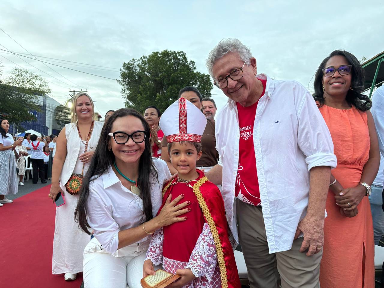 Durante homenagens a São Thomaz de Cantuária, Ivoneide Caetano ressalta compromisso com Camaçari e foco no trabalho