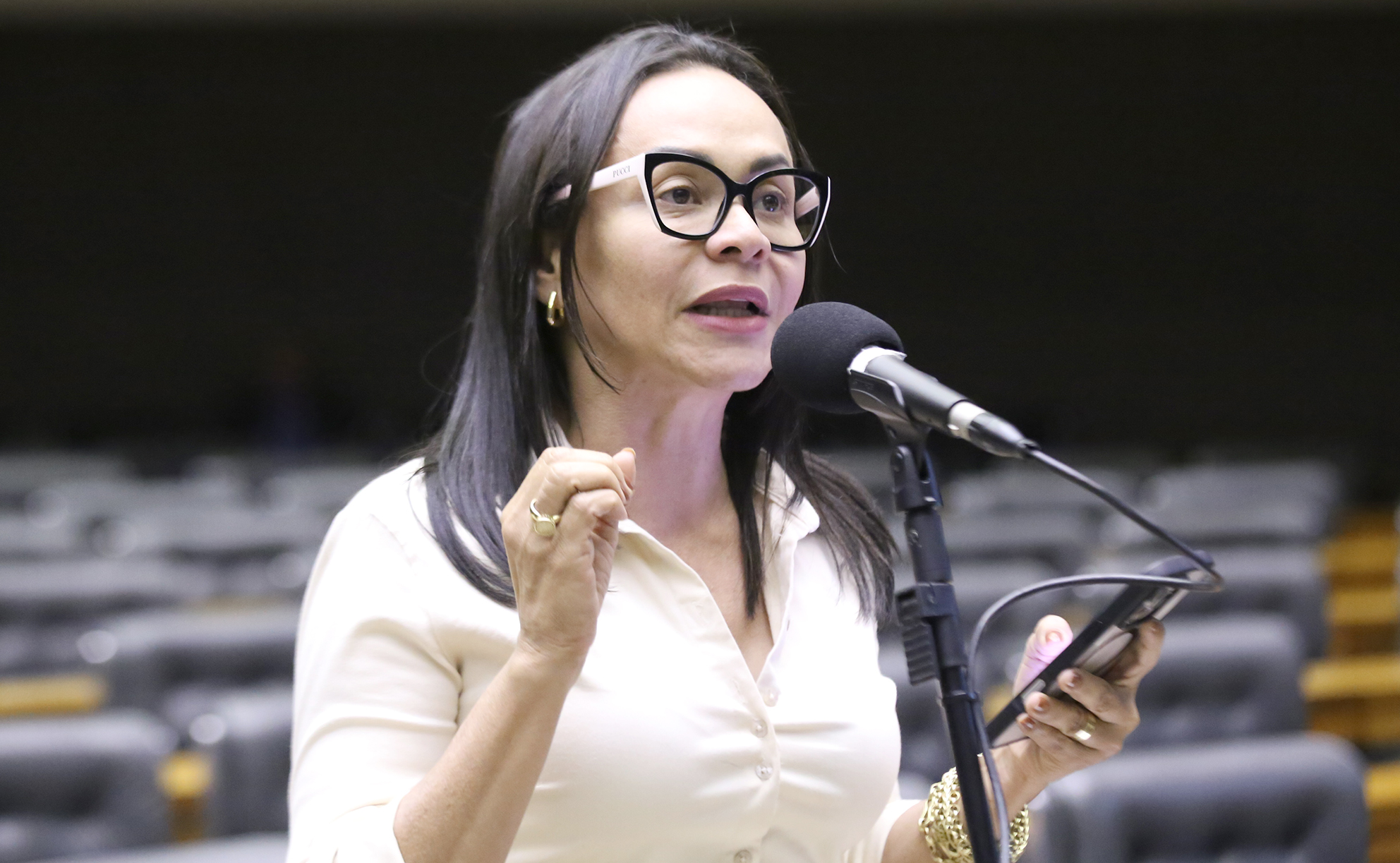 Com voto a favor da deputada Ivoneide Caetano, Câmara dos Deputados aprova R$ 5 bilhões para o enfrentamento ao feminicídio